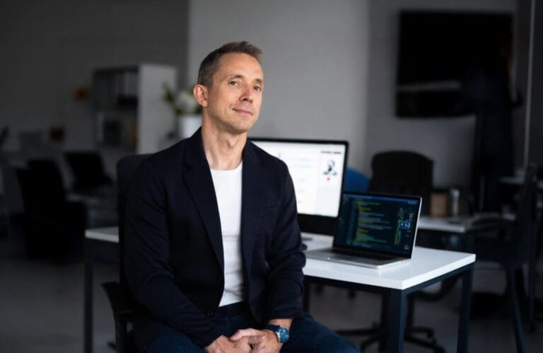 A picture of Inspeerity's CEO Jan in front of a computer.